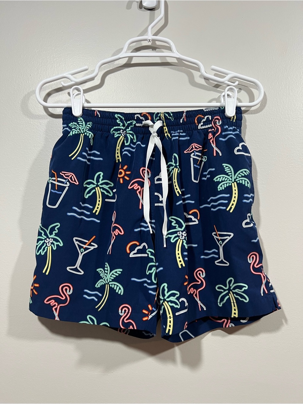 Chubbies 5.5” Inseam Navy Tropical Neon Print Swim Trunks Small